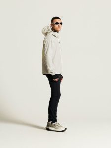 C17979-1050_Packable20Wind20Jacket20M_closeup2