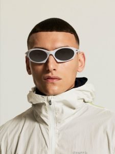 C17979-1050_Packable20Wind20Jacket20M_closeup5