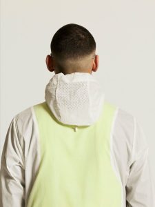 C17979-1050_Packable20Wind20Jacket20M_closeup6