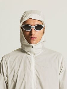 C17979-1050_Packable20Wind20Jacket20M_closeup7
