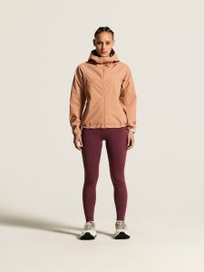 C17980-2460_Essence20Hydro20Jacket20220W_closeup1
