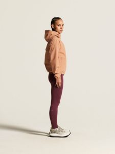 C17980-2460_Essence20Hydro20Jacket20220W_closeup2