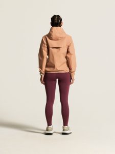 C17980-2460_Essence20Hydro20Jacket20220W_closeup3