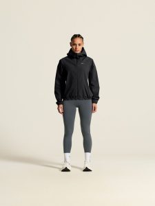 C17980-9990_Essence20Hydro20Jacket20220W_closeup1