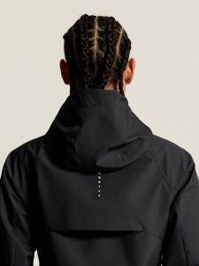 C17980-9990_Essence20Hydro20Jacket20220W_closeup8