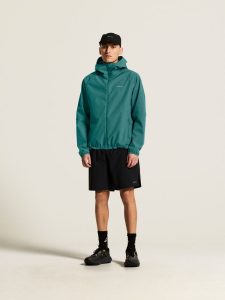 C17981-6670_Essence20Hydro20Jacket20220M_closeup1
