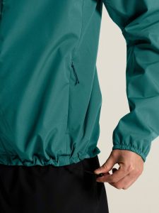 C17981-6670_Essence20Hydro20Jacket20220M_closeup12