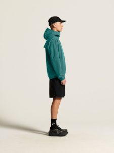 C17981-6670_Essence20Hydro20Jacket20220M_closeup2