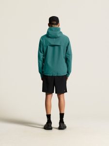 C17981-6670_Essence20Hydro20Jacket20220M_closeup3
