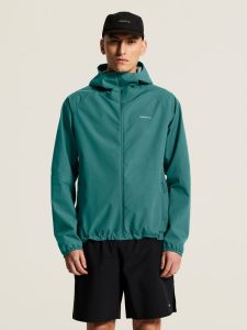 C17981-6670_Essence20Hydro20Jacket20220M_closeup4