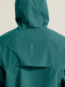 C17981-6670_Essence20Hydro20Jacket20220M_closeup9