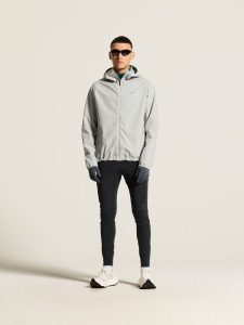 C17981-9220_Essence20Hydro20Jacket20220M_closeup1