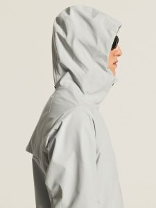 C17981-9220_Essence20Hydro20Jacket20220M_closeup10