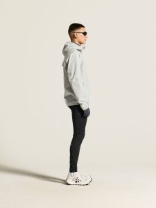 C17981-9220_Essence20Hydro20Jacket20220M_closeup2