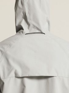 C17981-9220_Essence20Hydro20Jacket20220M_closeup9