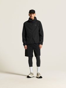 C17981-9990_Essence20Hydro20Jacket20220M_closeup1