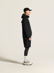 C17981-9990_Essence20Hydro20Jacket20220M_closeup2