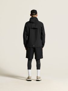 C17981-9990_Essence20Hydro20Jacket20220M_closeup3