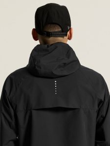 C17981-9990_Essence20Hydro20Jacket20220M_closeup8