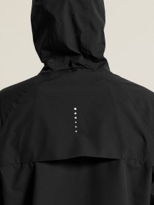 C17981-9990_Essence20Hydro20Jacket20220M_closeup9