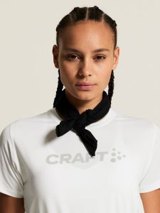 C18000-1000_Essence20Logo20Tee20220W_closeup5