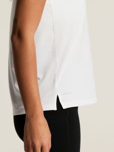 C18000-1000_Essence20Logo20Tee20220W_closeup7