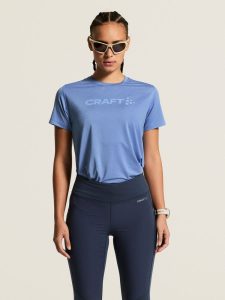 C18000-3170_Essence20Logo20Tee20220W_closeup4