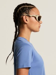 C18000-3170_Essence20Logo20Tee20220W_closeup7