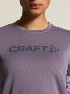 C18000-7630_Essence20Logo20Tee20220W_closeup6