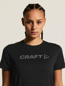 C18000-9990_Essence20Logo20Tee20220W_closeup5