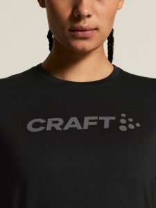 C18000-9990_Essence20Logo20Tee20220W_closeup6