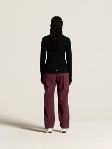 C18148-4820_Hypervent20Wind20Pant20W_closeup3