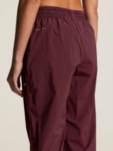 C18148-4820_Hypervent20Wind20Pant20W_closeup8