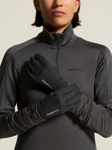 C18266-9990_Essence20Running20Glove_closeup1