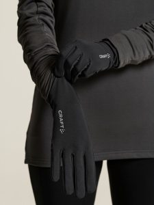 C18266-9990_Essence20Running20Glove_closeup2
